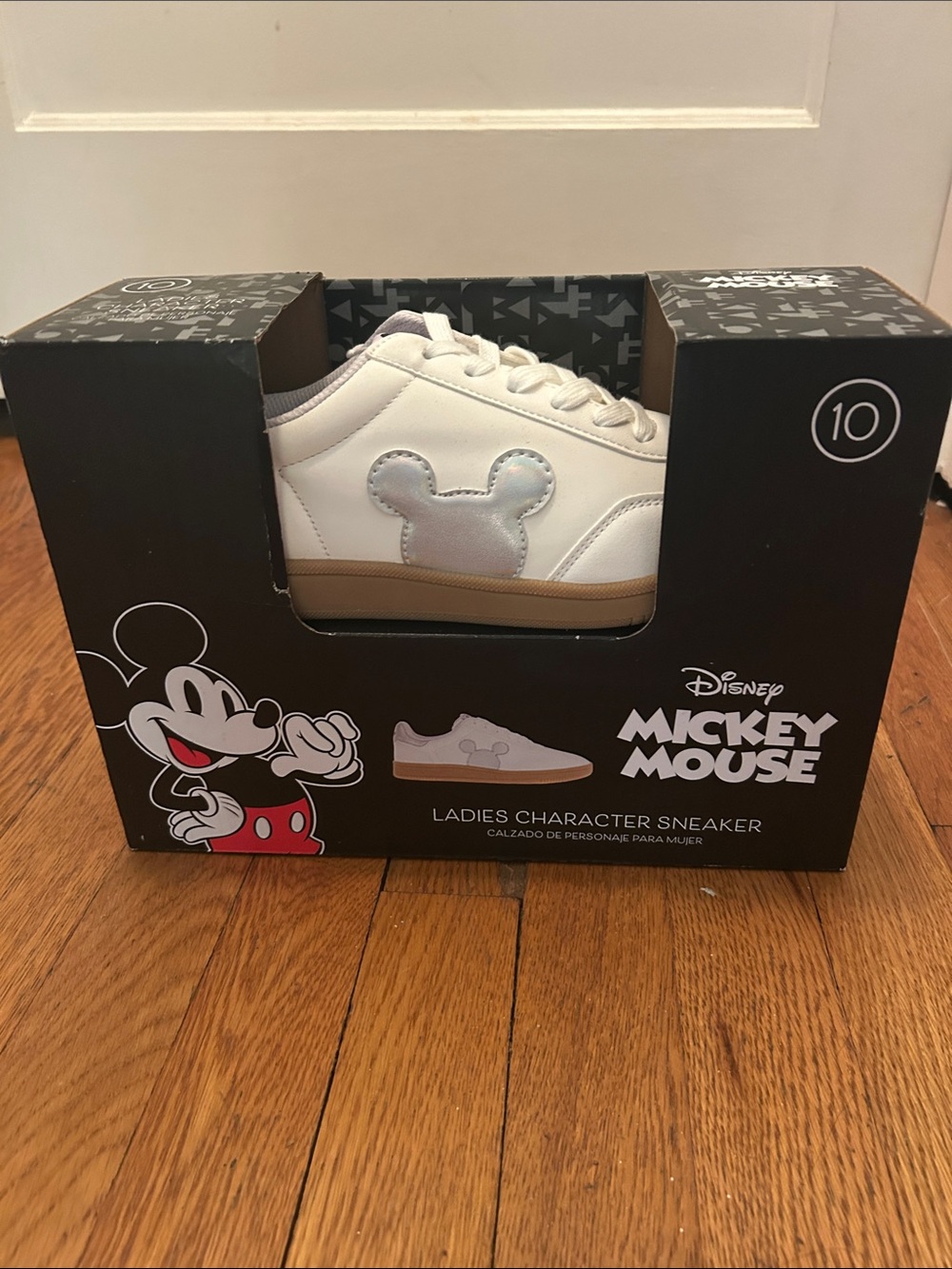 NEW Disney women’s White & Silver Women’s Mickey Mouse Character Sneakers
